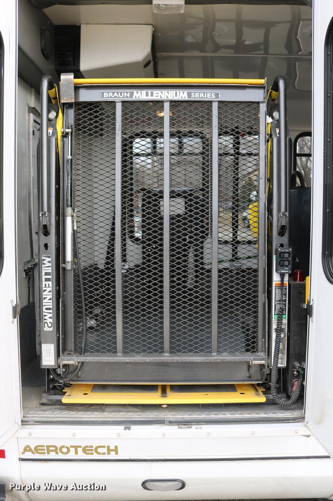 image for item DC3562 2012 Ford E450 shuttle bus