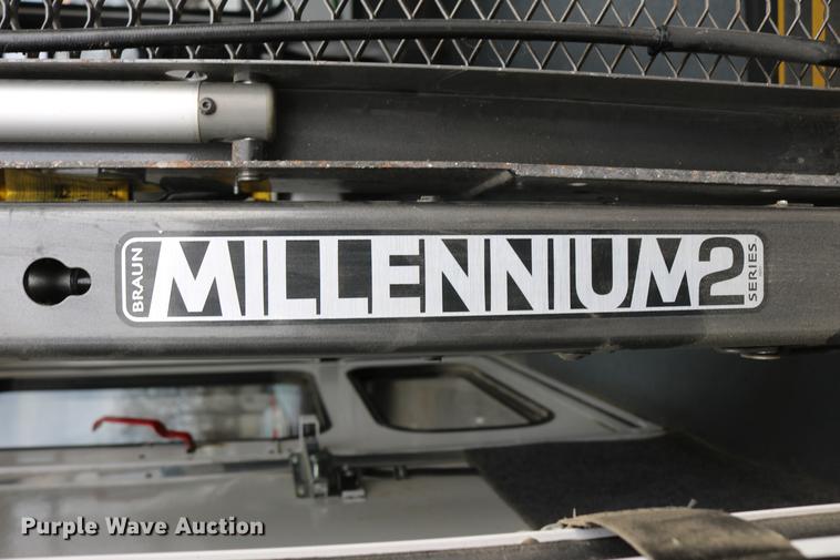 image for item DC3562 2012 Ford E450 shuttle bus