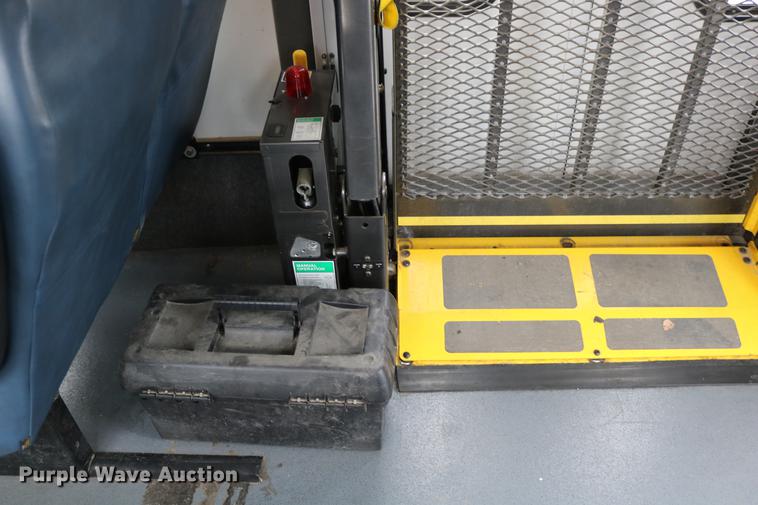 image for item DC3562 2012 Ford E450 shuttle bus