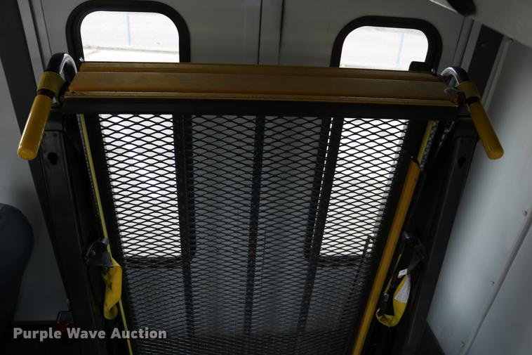 image for item DC3562 2012 Ford E450 shuttle bus