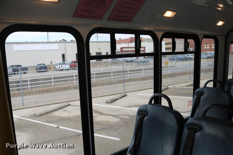 image for item DC3562 2012 Ford E450 shuttle bus