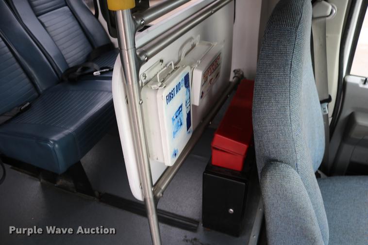 image for item DC3562 2012 Ford E450 shuttle bus