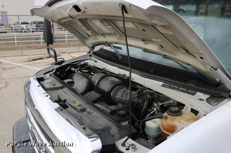 image for item DC3562 2012 Ford E450 shuttle bus