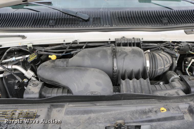 image for item DC3562 2012 Ford E450 shuttle bus