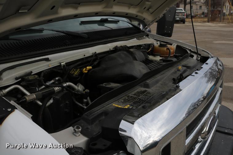 image for item DC3562 2012 Ford E450 shuttle bus