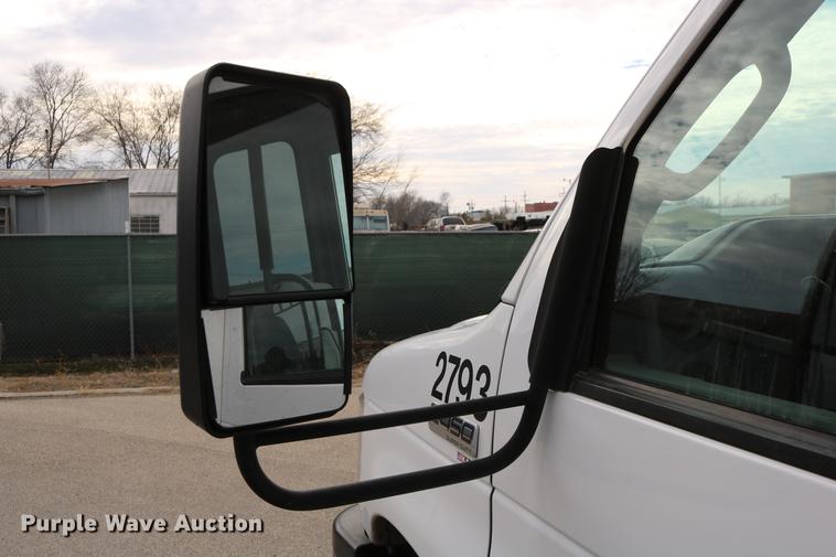 image for item DC3562 2012 Ford E450 shuttle bus