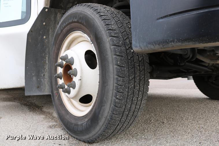 image for item DC3562 2012 Ford E450 shuttle bus