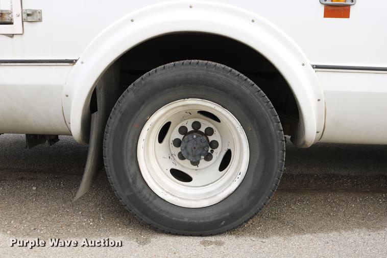 image for item DC3562 2012 Ford E450 shuttle bus