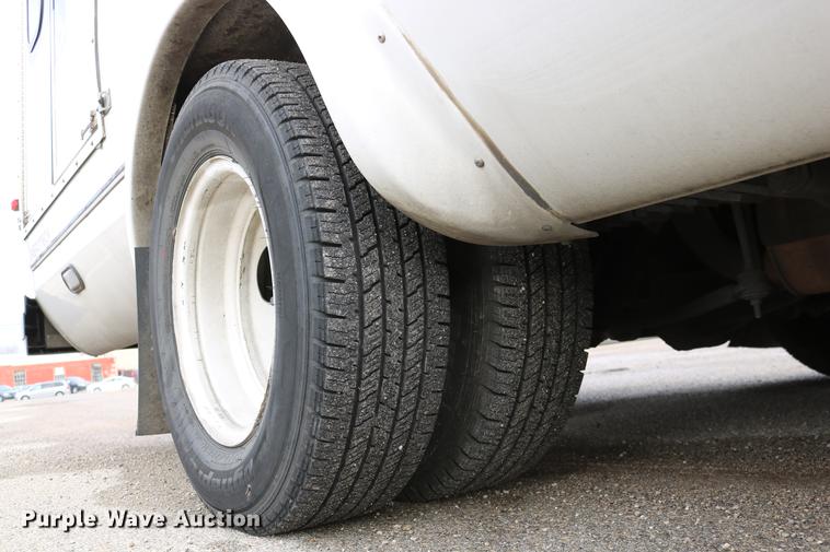 image for item DC3562 2012 Ford E450 shuttle bus