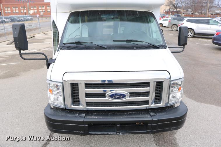 image for item DC3562 2012 Ford E450 shuttle bus