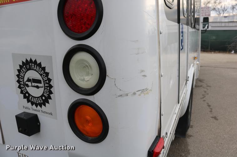 image for item DC3562 2012 Ford E450 shuttle bus