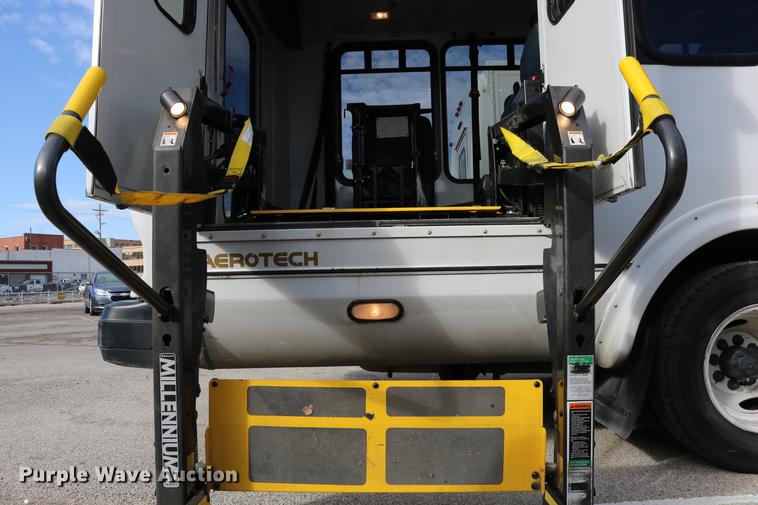 image for item DC3562 2012 Ford E450 shuttle bus