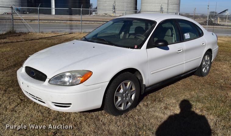 image for item DC3565 2007 Ford Taurus SE