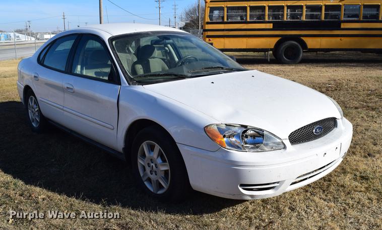 image for item DC3565 2007 Ford Taurus SE