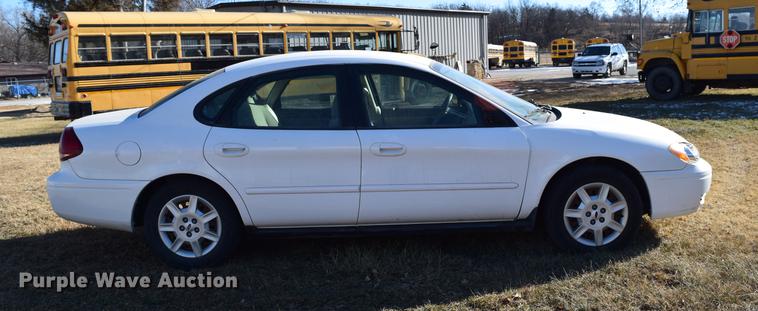 image for item DC3565 2007 Ford Taurus SE