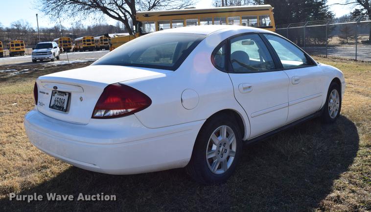 image for item DC3565 2007 Ford Taurus SE
