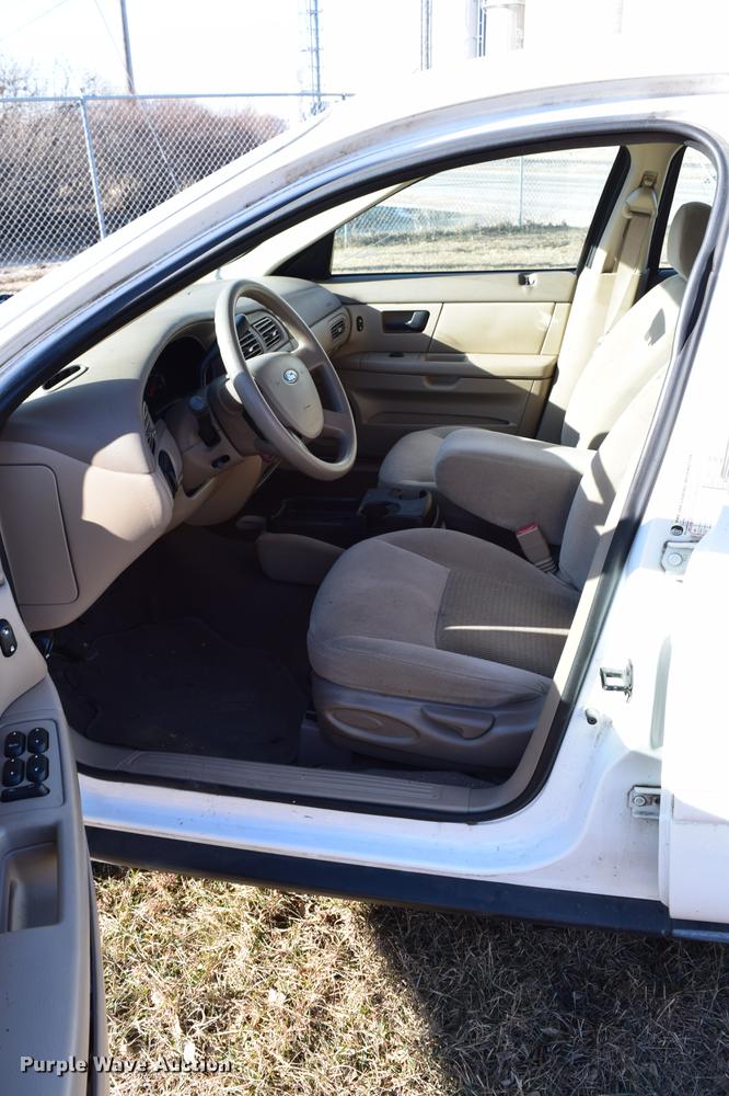 image for item DC3565 2007 Ford Taurus SE