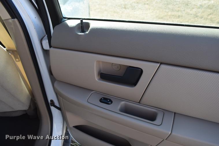 image for item DC3565 2007 Ford Taurus SE