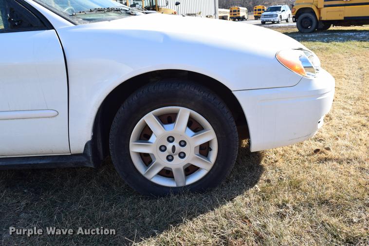 image for item DC3565 2007 Ford Taurus SE