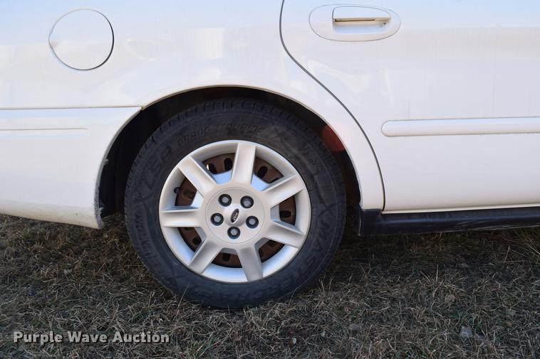 image for item DC3565 2007 Ford Taurus SE