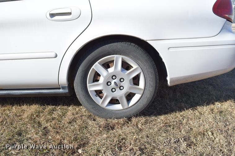 image for item DC3565 2007 Ford Taurus SE