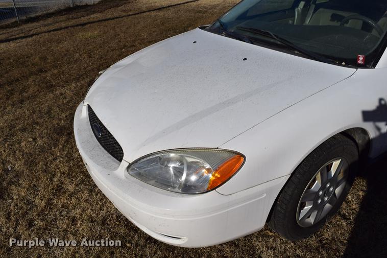image for item DC3565 2007 Ford Taurus SE