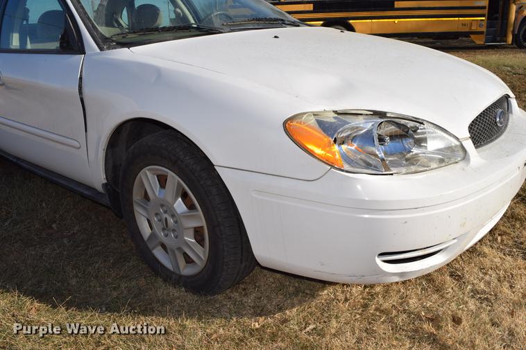 image for item DC3565 2007 Ford Taurus SE