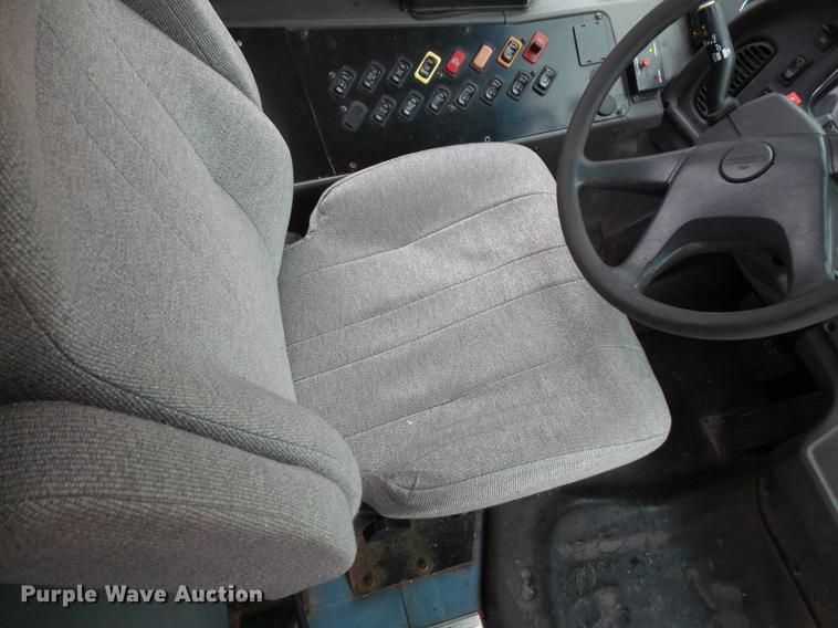 image for item DC4728 2007 Freightliner school bus