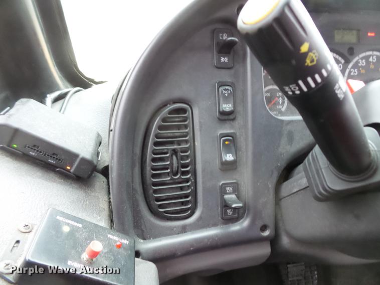 image for item DC4728 2007 Freightliner school bus