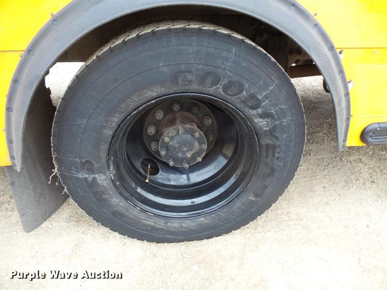 image for item DC4728 2007 Freightliner school bus