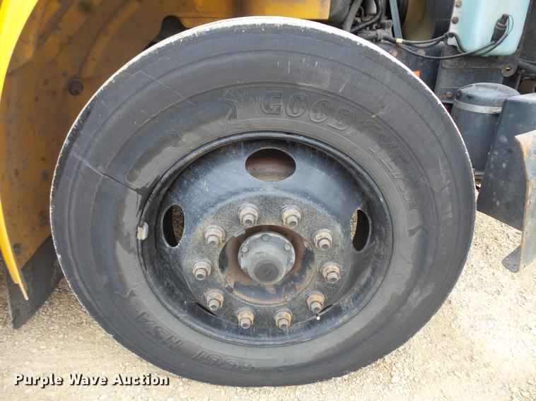 image for item DC4728 2007 Freightliner school bus