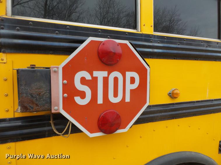 image for item DC4729 2004 Thomas Built Saf-T-Liner MVP EF 1118S school bus