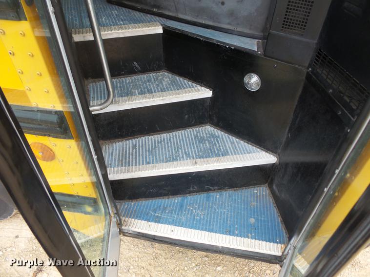 image for item DC4729 2004 Thomas Built Saf-T-Liner MVP EF 1118S school bus