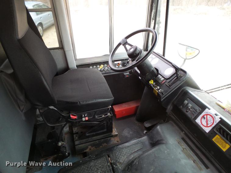 image for item DC4729 2004 Thomas Built Saf-T-Liner MVP EF 1118S school bus