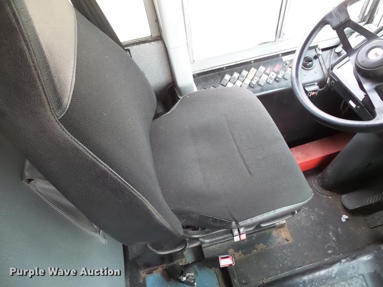 image for item DC4729 2004 Thomas Built Saf-T-Liner MVP EF 1118S school bus