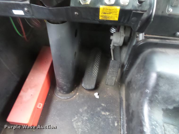 image for item DC4729 2004 Thomas Built Saf-T-Liner MVP EF 1118S school bus