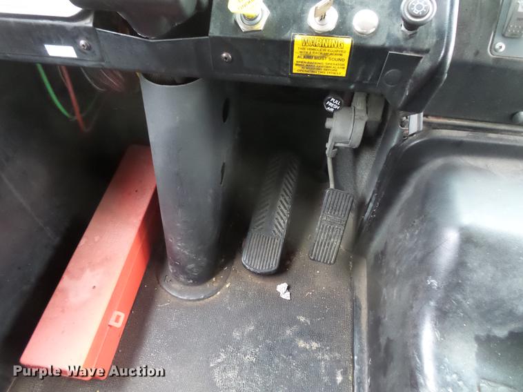 image for item DC4729 2004 Thomas Built Saf-T-Liner MVP EF 1118S school bus