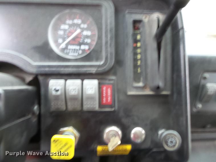 image for item DC4729 2004 Thomas Built Saf-T-Liner MVP EF 1118S school bus