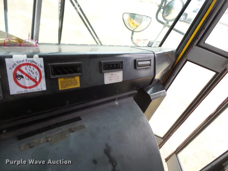 image for item DC4729 2004 Thomas Built Saf-T-Liner MVP EF 1118S school bus