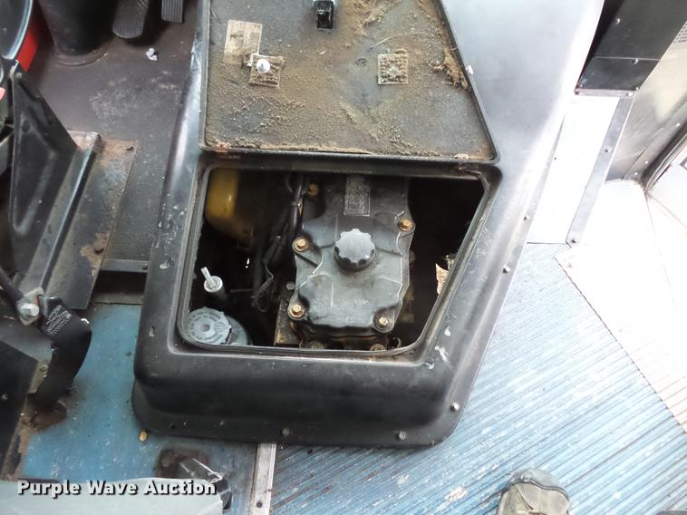 image for item DC4729 2004 Thomas Built Saf-T-Liner MVP EF 1118S school bus