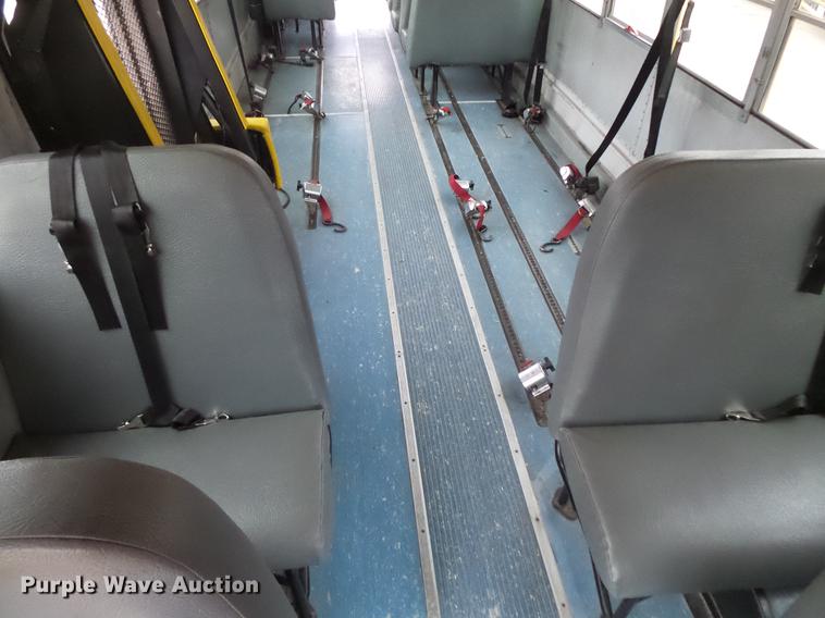 image for item DC4729 2004 Thomas Built Saf-T-Liner MVP EF 1118S school bus