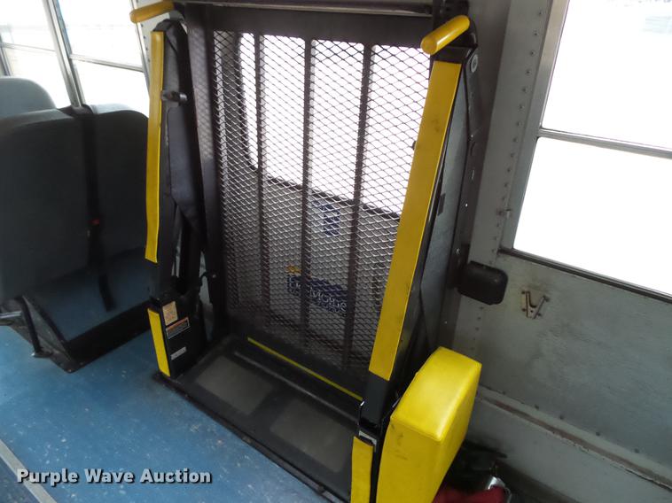 image for item DC4729 2004 Thomas Built Saf-T-Liner MVP EF 1118S school bus