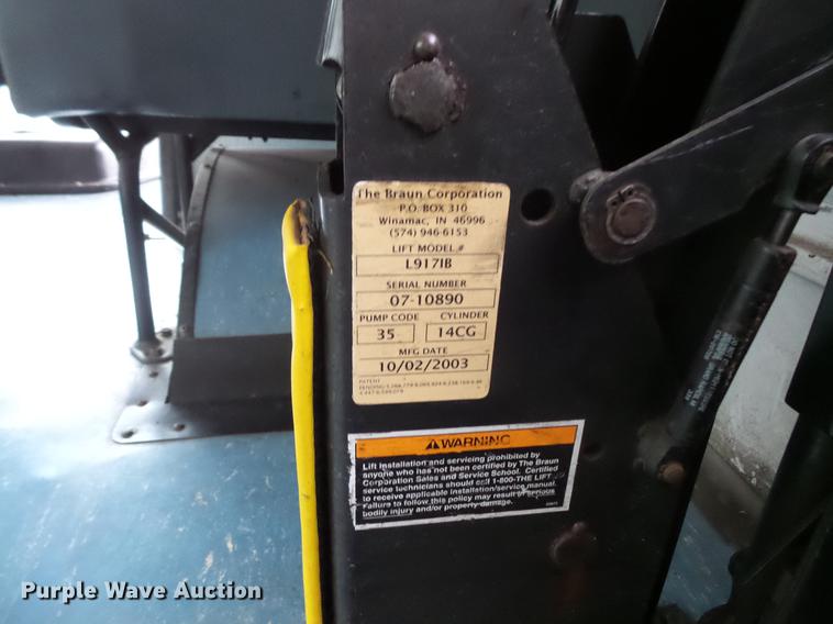 image for item DC4729 2004 Thomas Built Saf-T-Liner MVP EF 1118S school bus