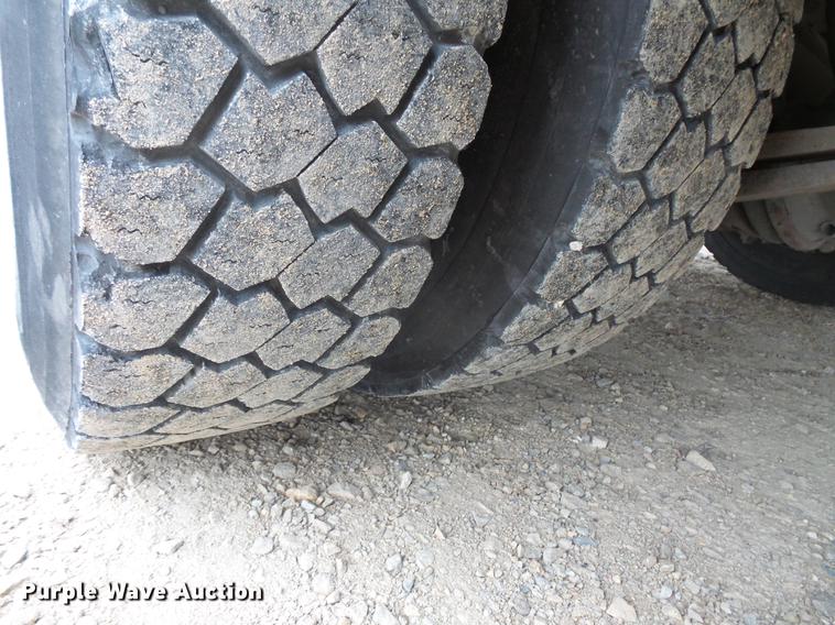 image for item DC4729 2004 Thomas Built Saf-T-Liner MVP EF 1118S school bus