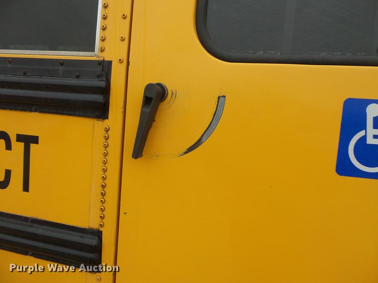 image for item DC4729 2004 Thomas Built Saf-T-Liner MVP EF 1118S school bus