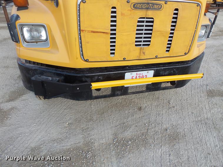 image for item DC4730 2004 Freightliner FS65 101PS school bus