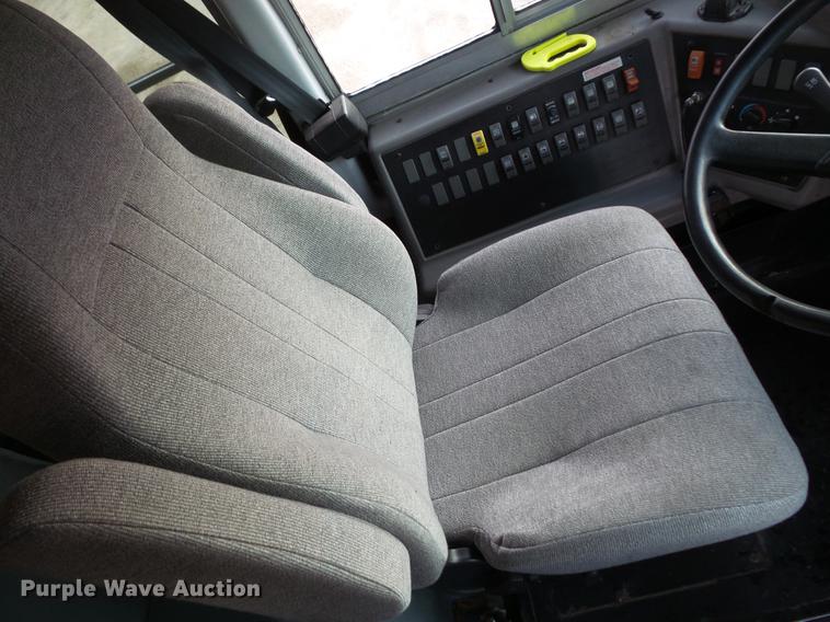 image for item DC4730 2004 Freightliner FS65 101PS school bus