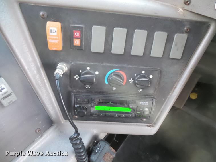 image for item DC4730 2004 Freightliner FS65 101PS school bus