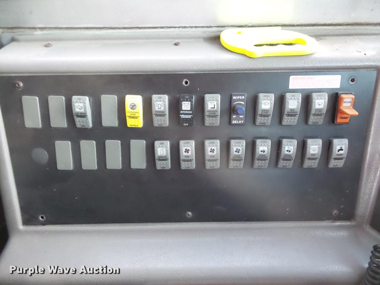 image for item DC4730 2004 Freightliner FS65 101PS school bus