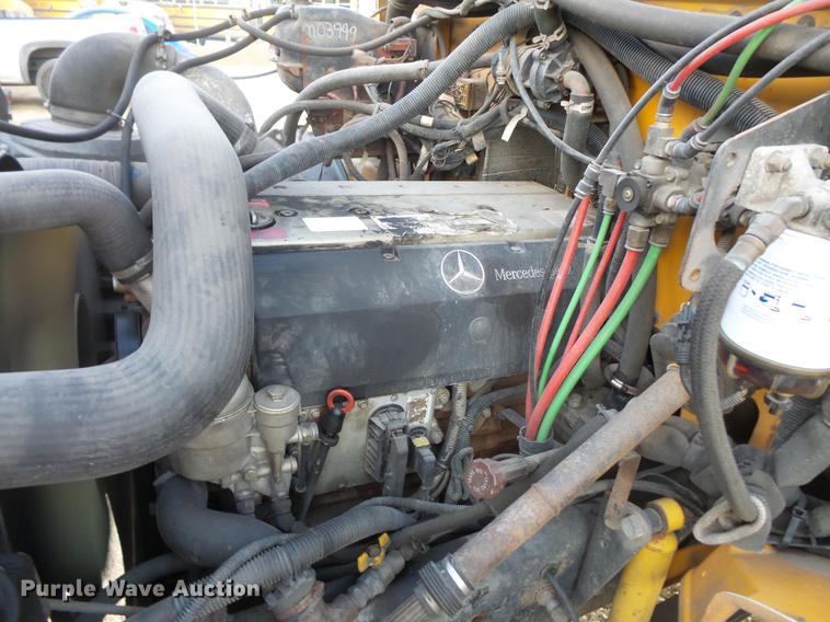 image for item DC4730 2004 Freightliner FS65 101PS school bus